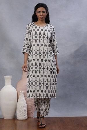 Off-White Floral Embroidered Kurta And Pants Co-Ord Set