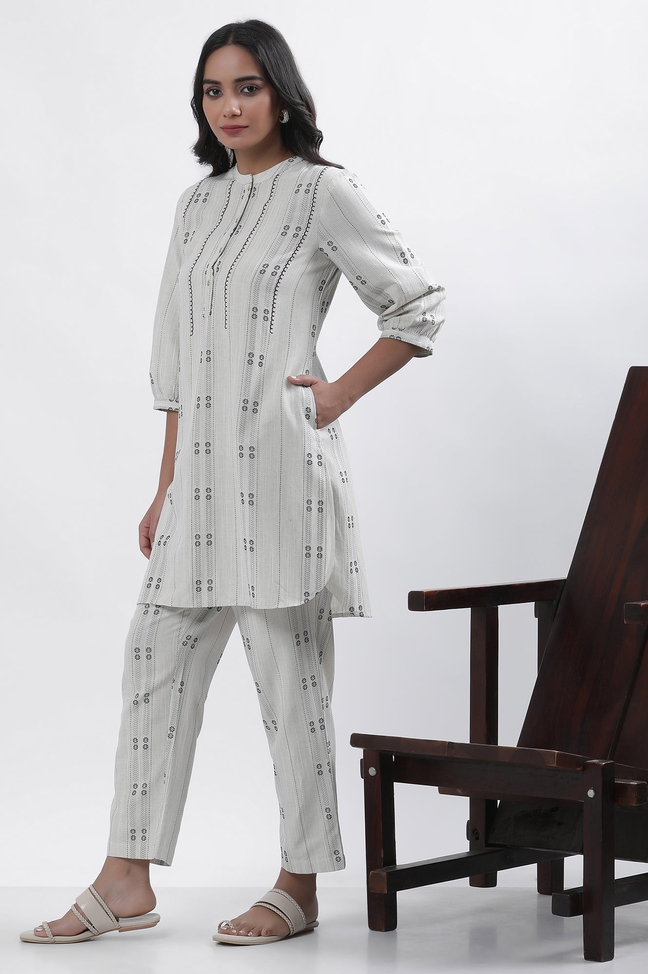 Light Grey Yarn Dyed Tunic And Pants Set