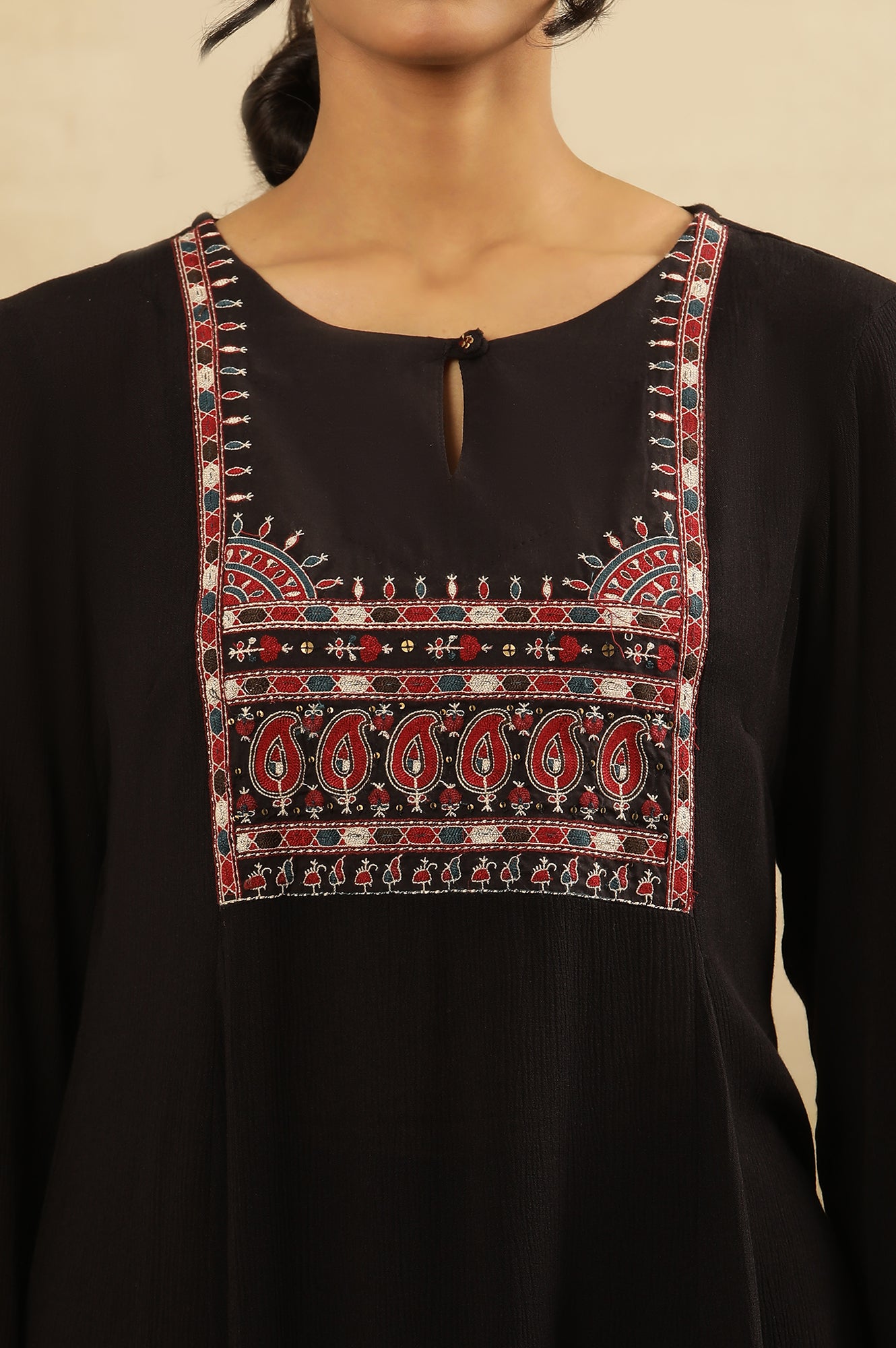 Black  Embroidered Rayon Crepe  Kurta