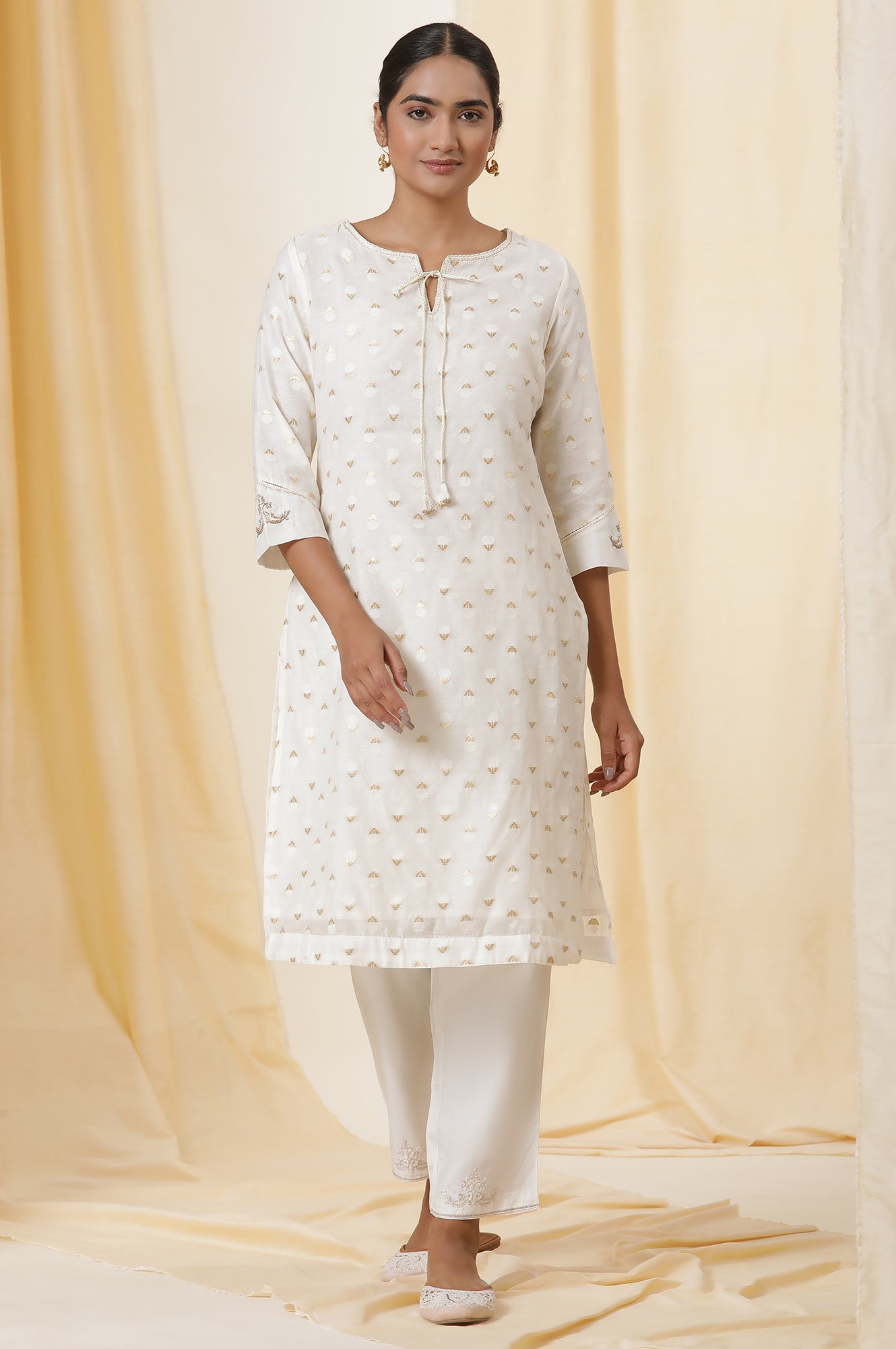 Ecru Mettalic Dori Embroidered Kurta And Straight Pants Set