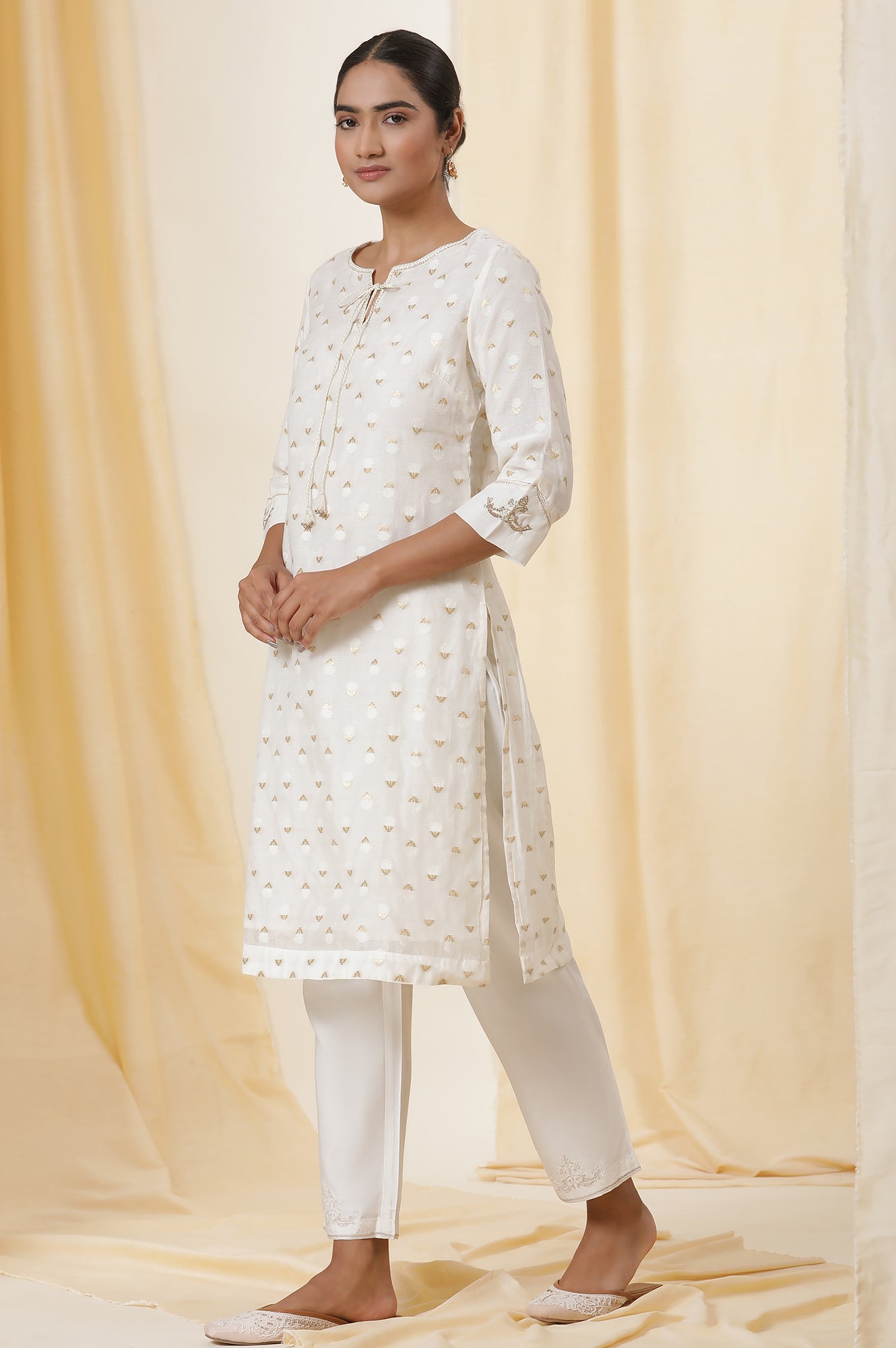 Ecru Mettalic Dori Embroidered Kurta And Straight Pants Set