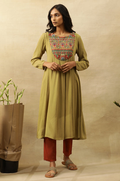 Green Embroidered Kurta In Rayon Crepe