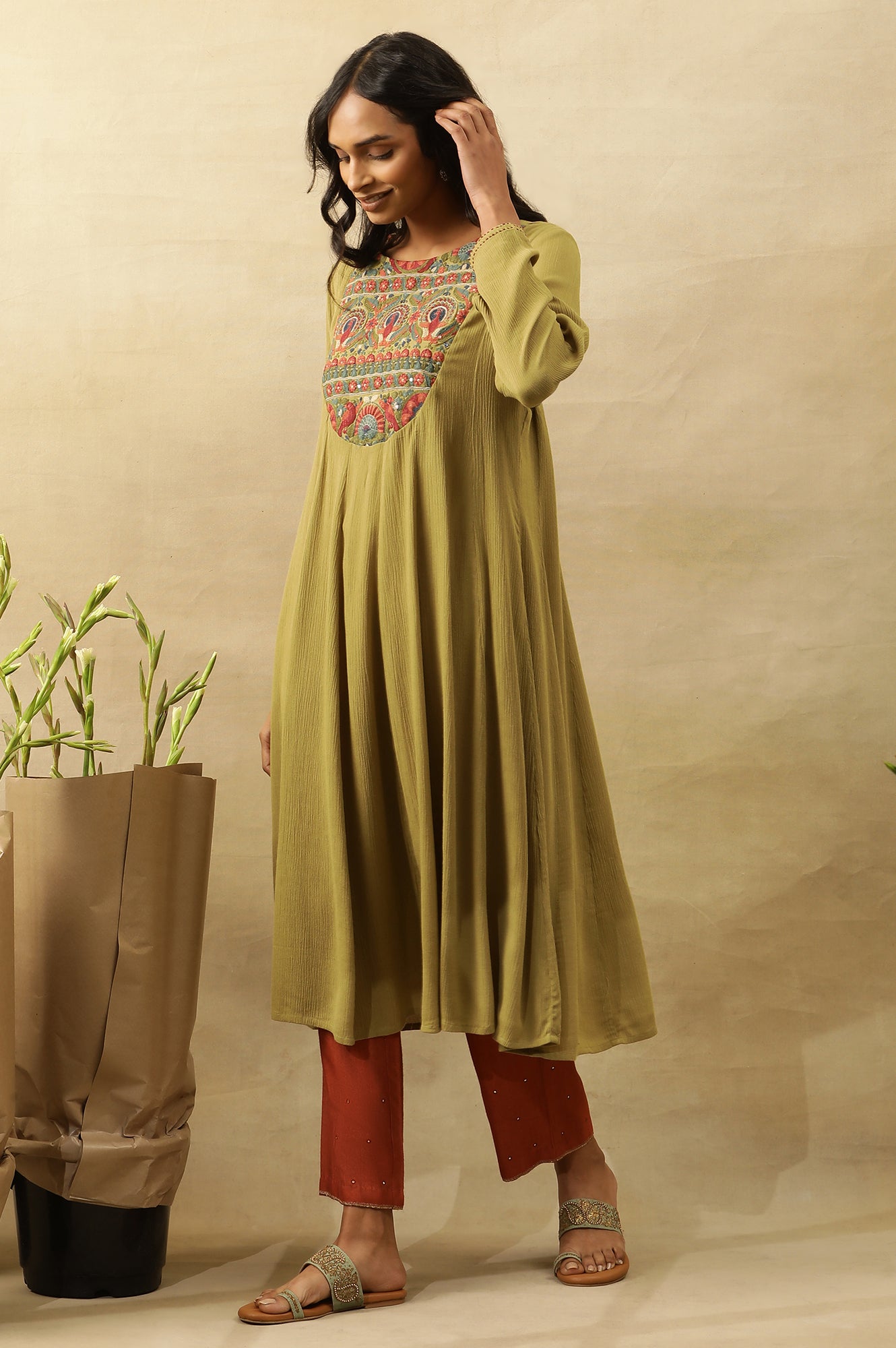 Green Embroidered Kurta In Rayon Crepe