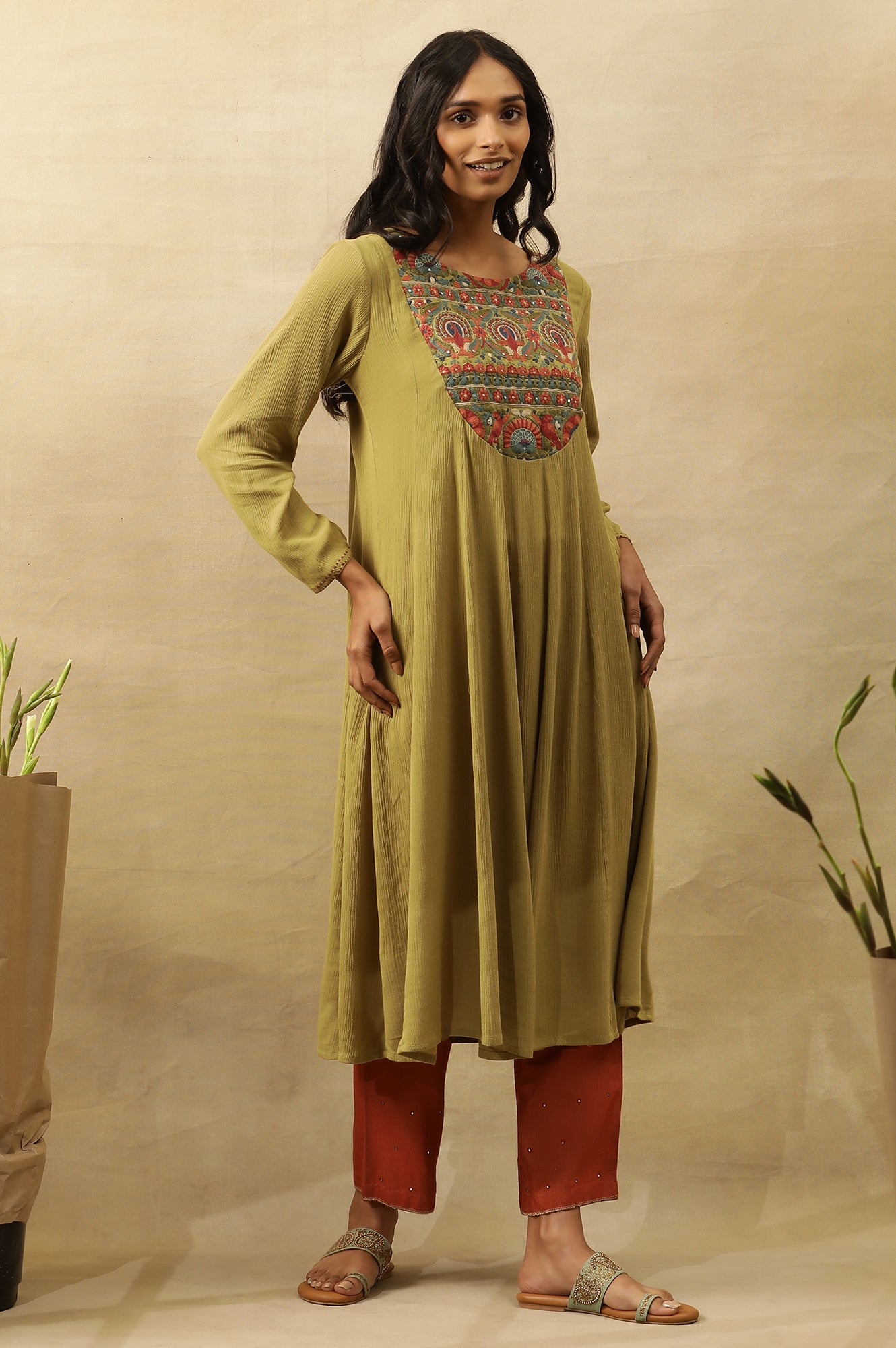 Green Embroidered Kurta In Rayon Crepe