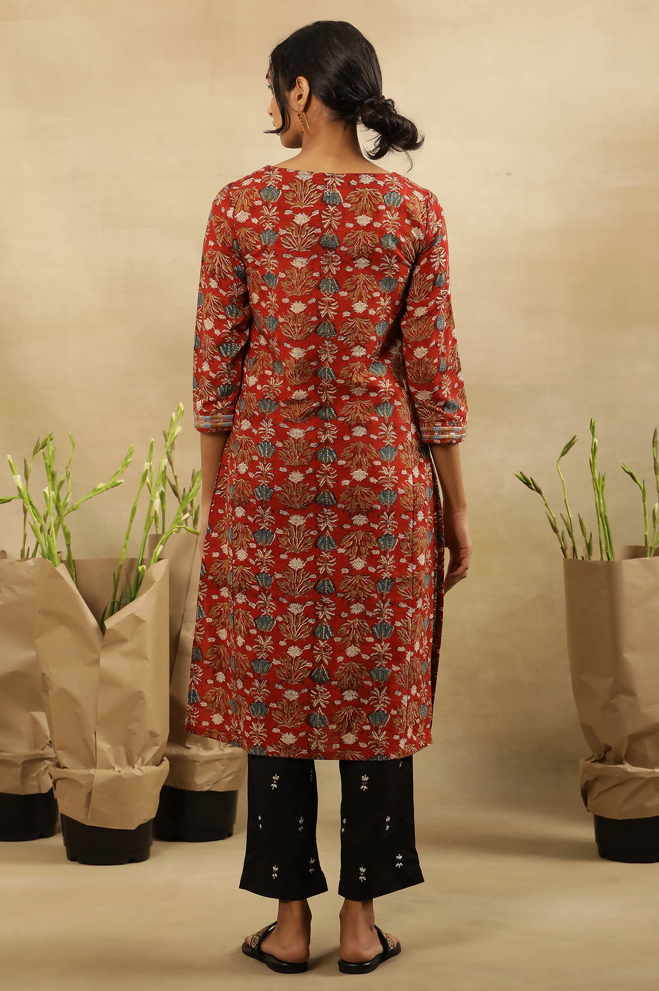 Red Block Printed Round Neck Kurta In Cotton Slub