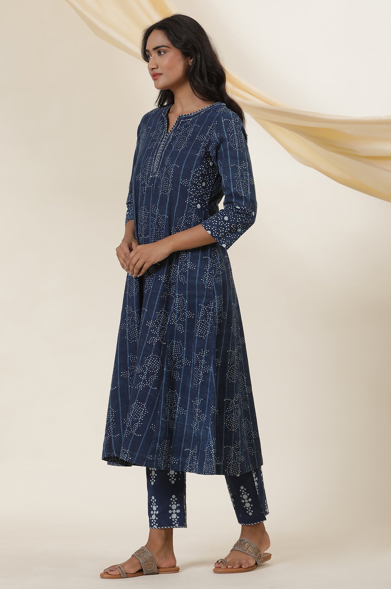 Indigo Booti Print Round Neck Kurta In Cotton Voile