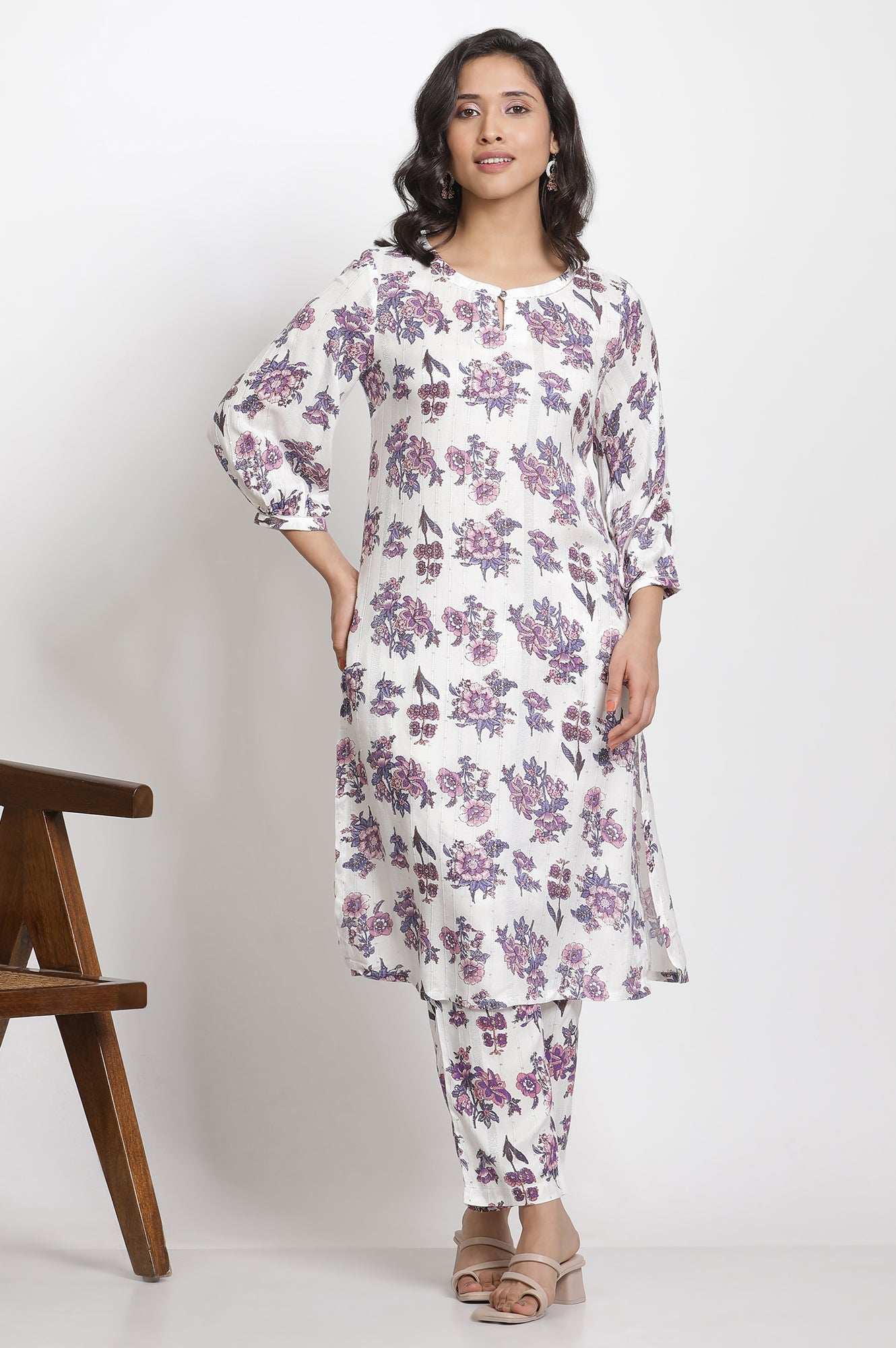 White Straight Floral Printed Kurta And Pants Set