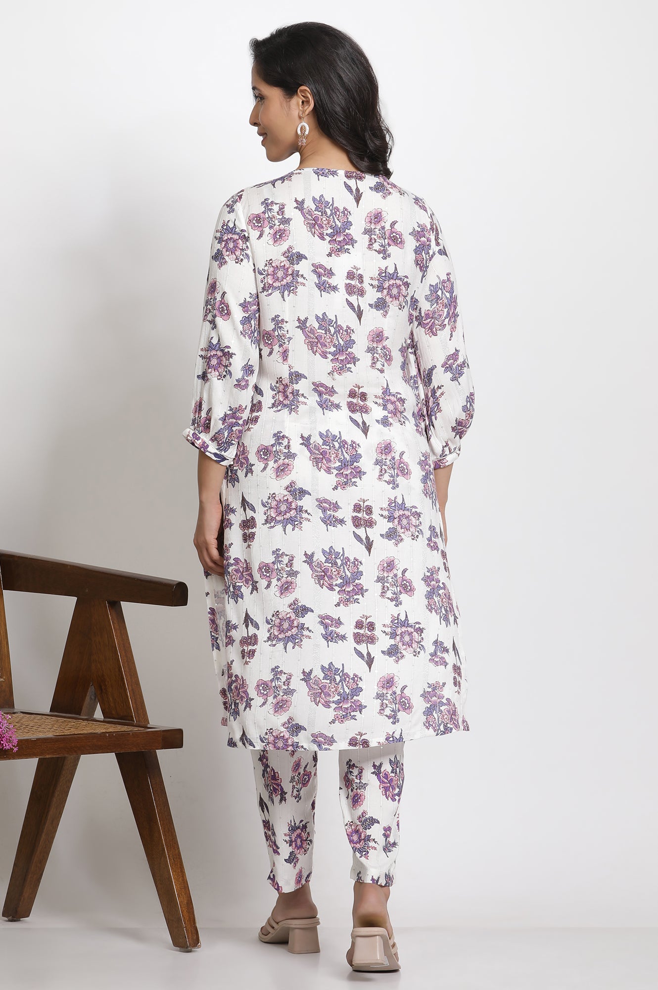 White Straight Floral Printed Kurta And Pants Set