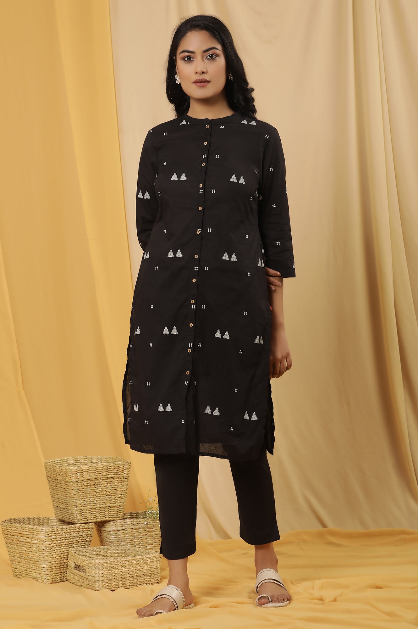 Black Geometric Printed Kurta And Trousers Set