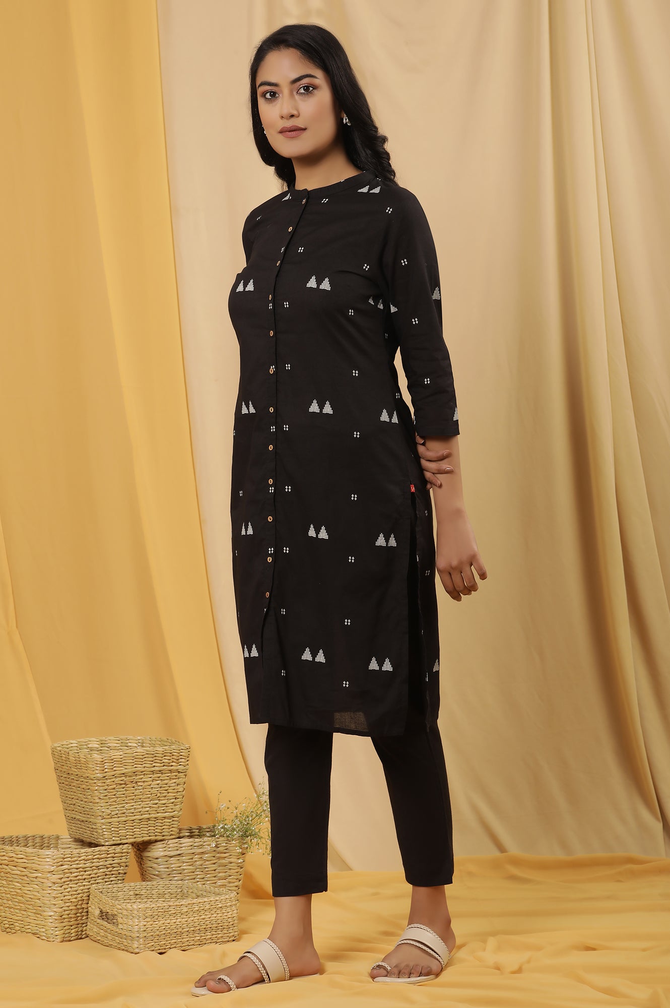 Black Geometric Printed Kurta And Trousers Set