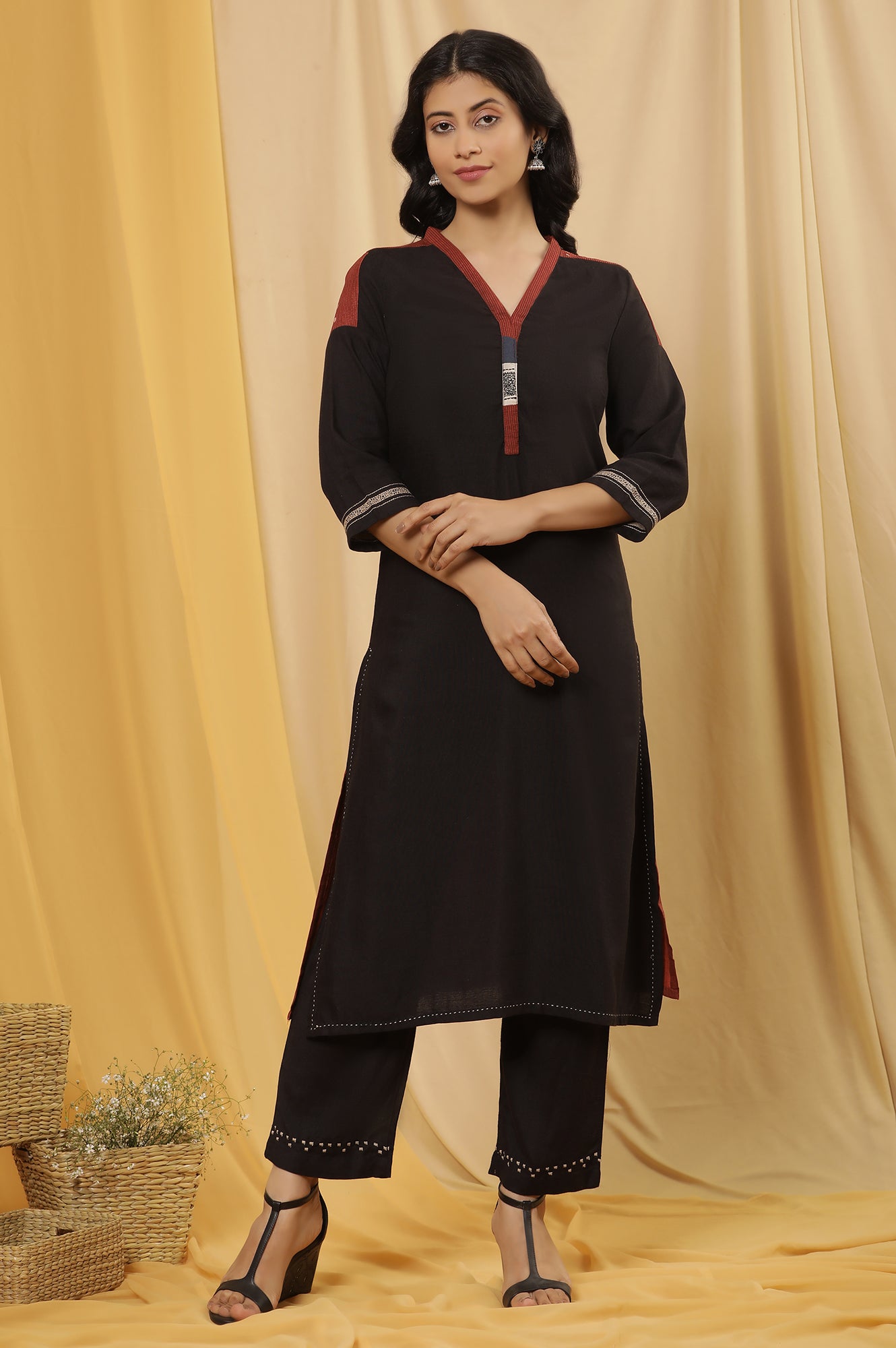 Black Straight Kurta And Pants Set