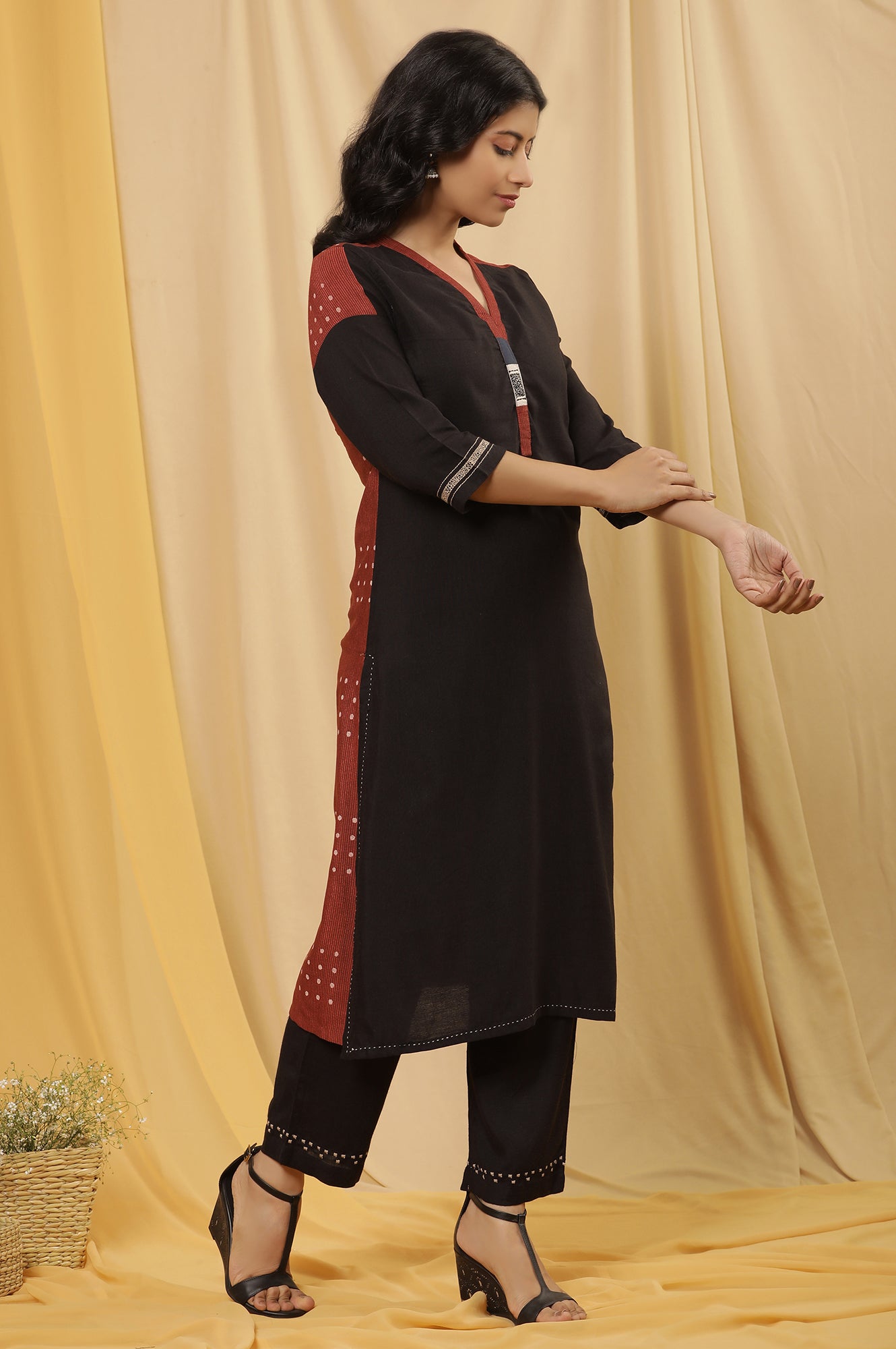 Black Straight Kurta And Pants Set