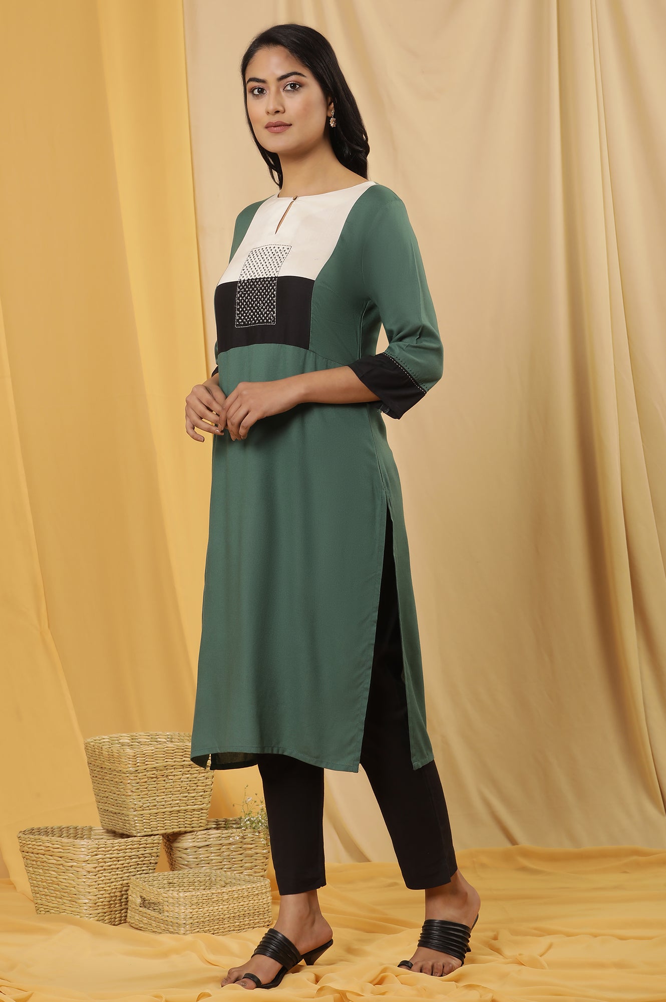 Green Straight Kurta And Trousers Set