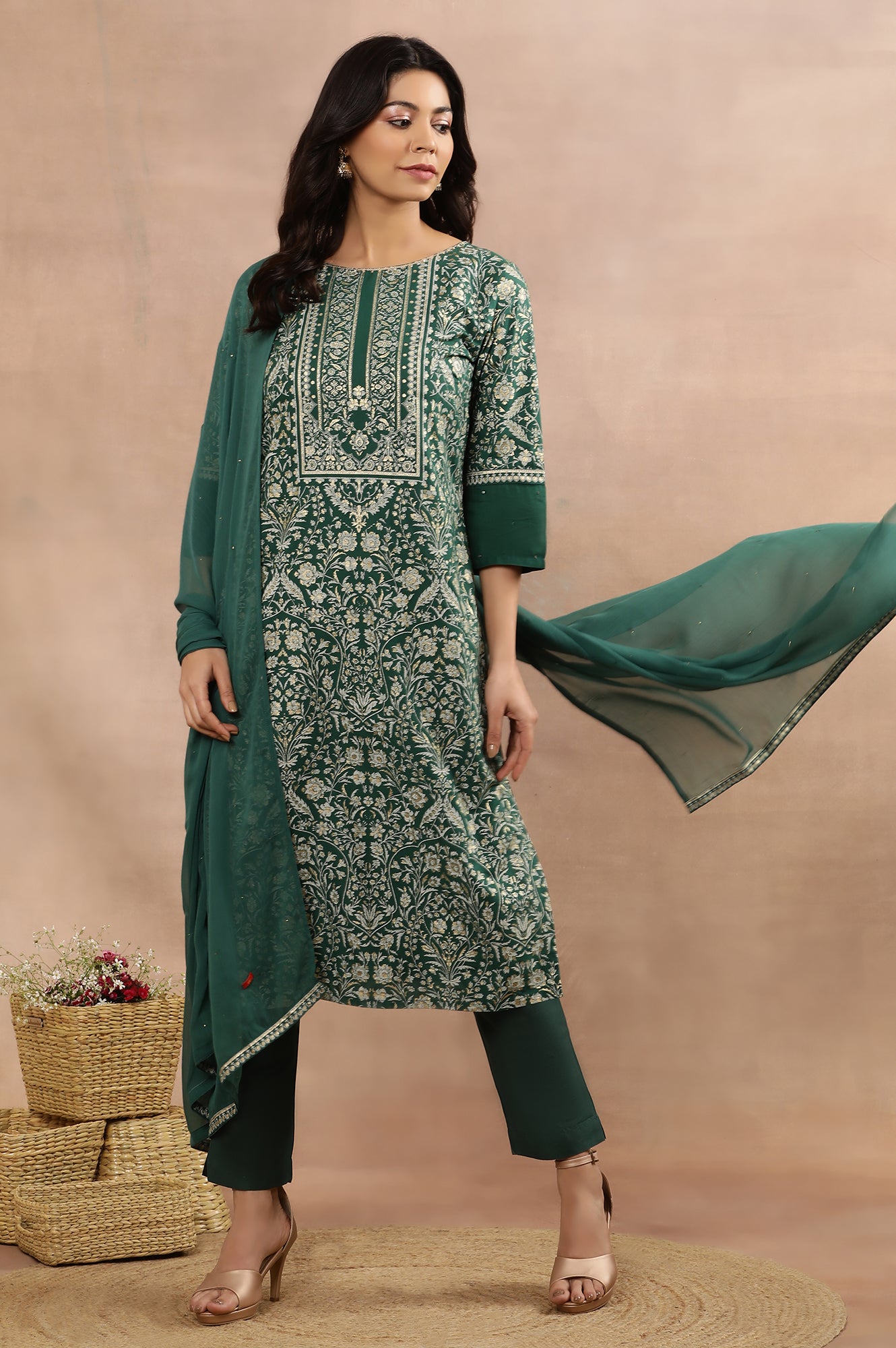 Green Printed Embellished Kurta, Pants And Dupatta Set