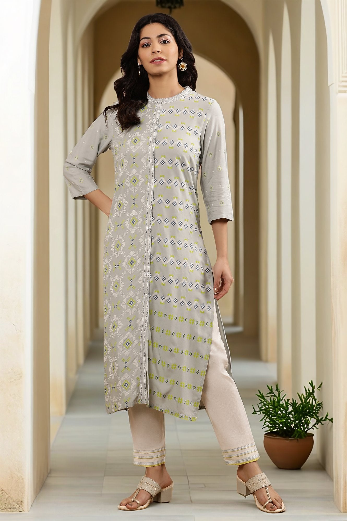 Grey Printed Mandarin Collar Kurta And Pants Set
