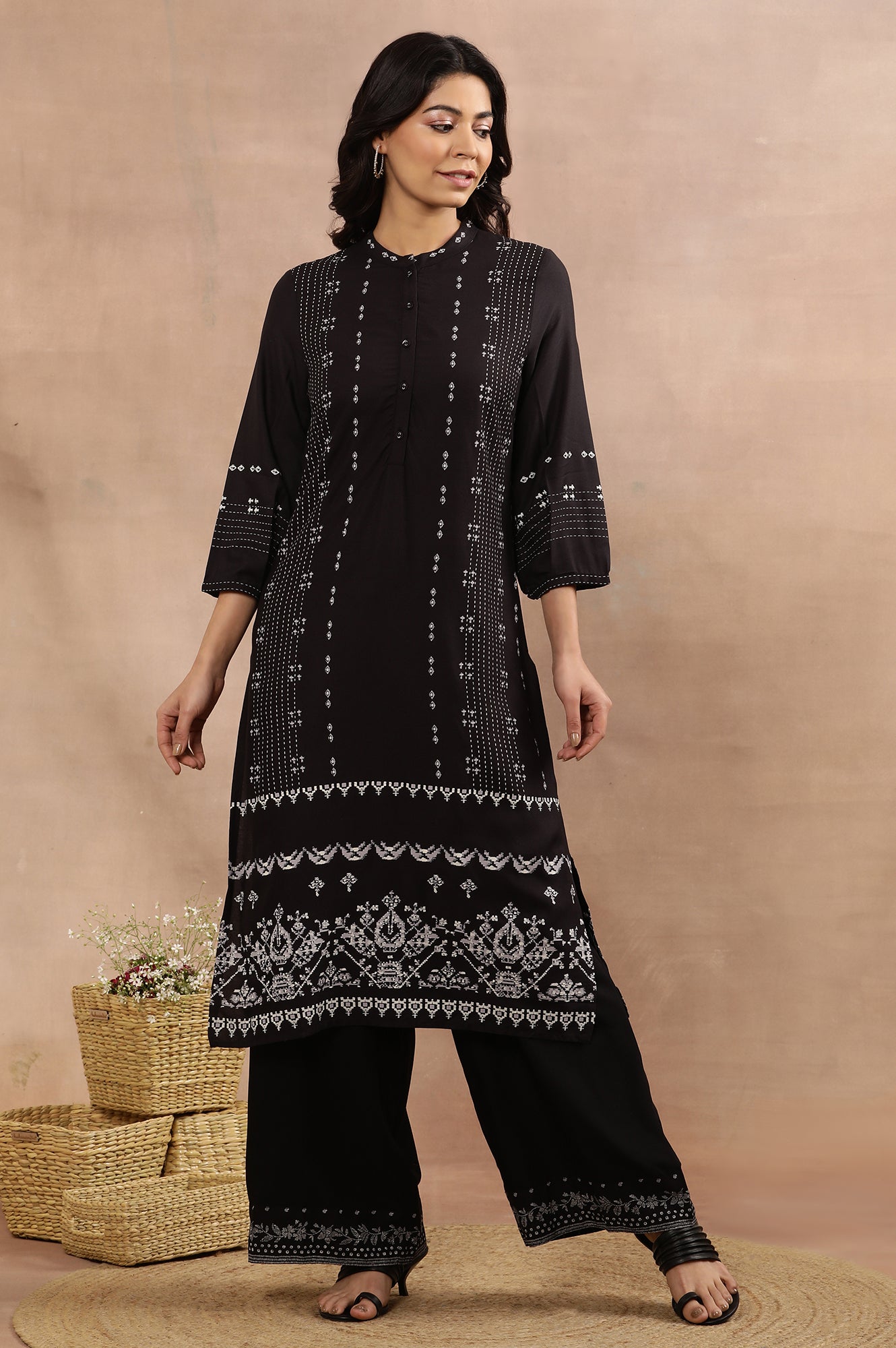 Black Printed Kurta And Parallel Pats Set