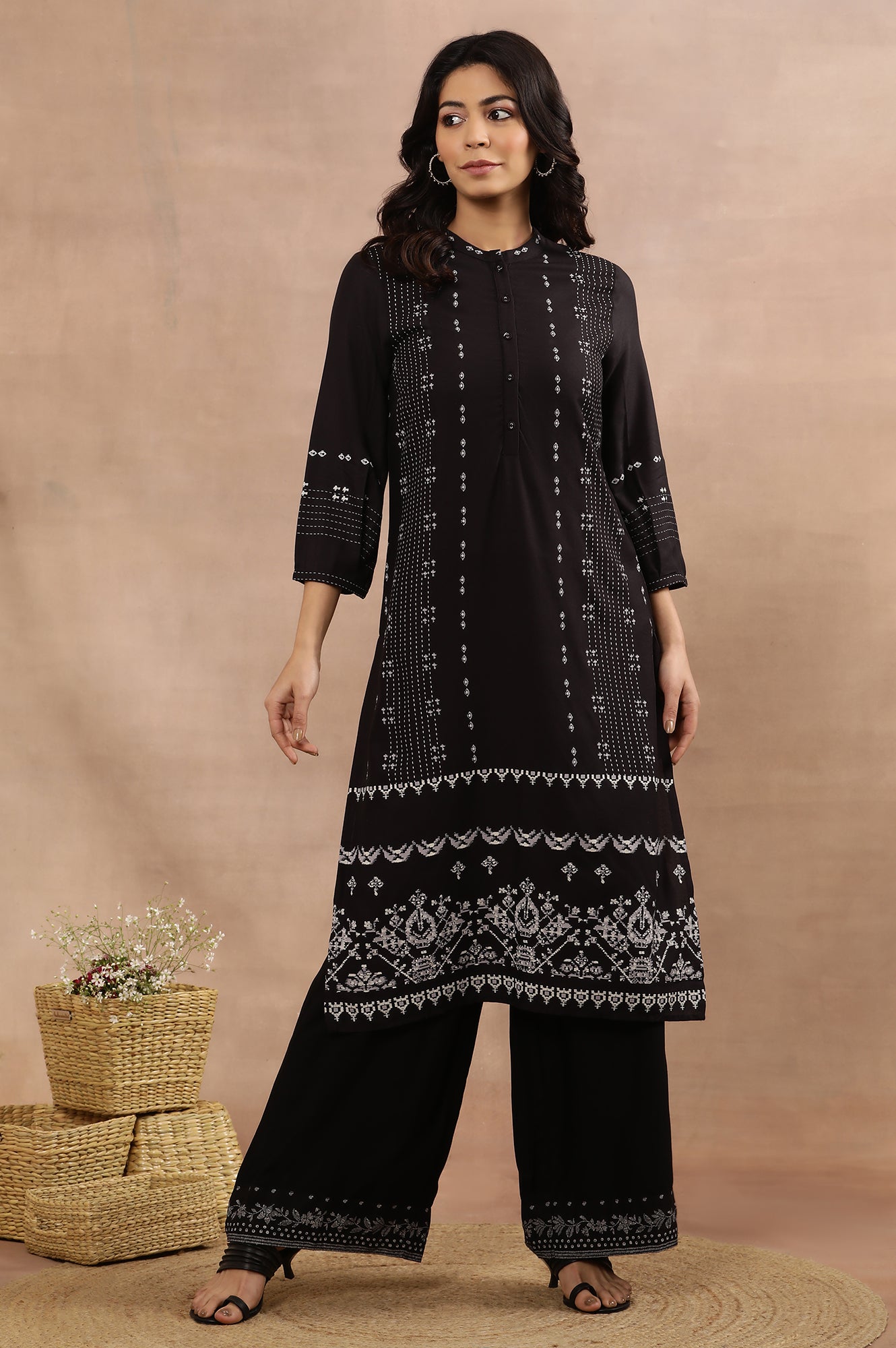 Black Printed Kurta And Parallel Pats Set