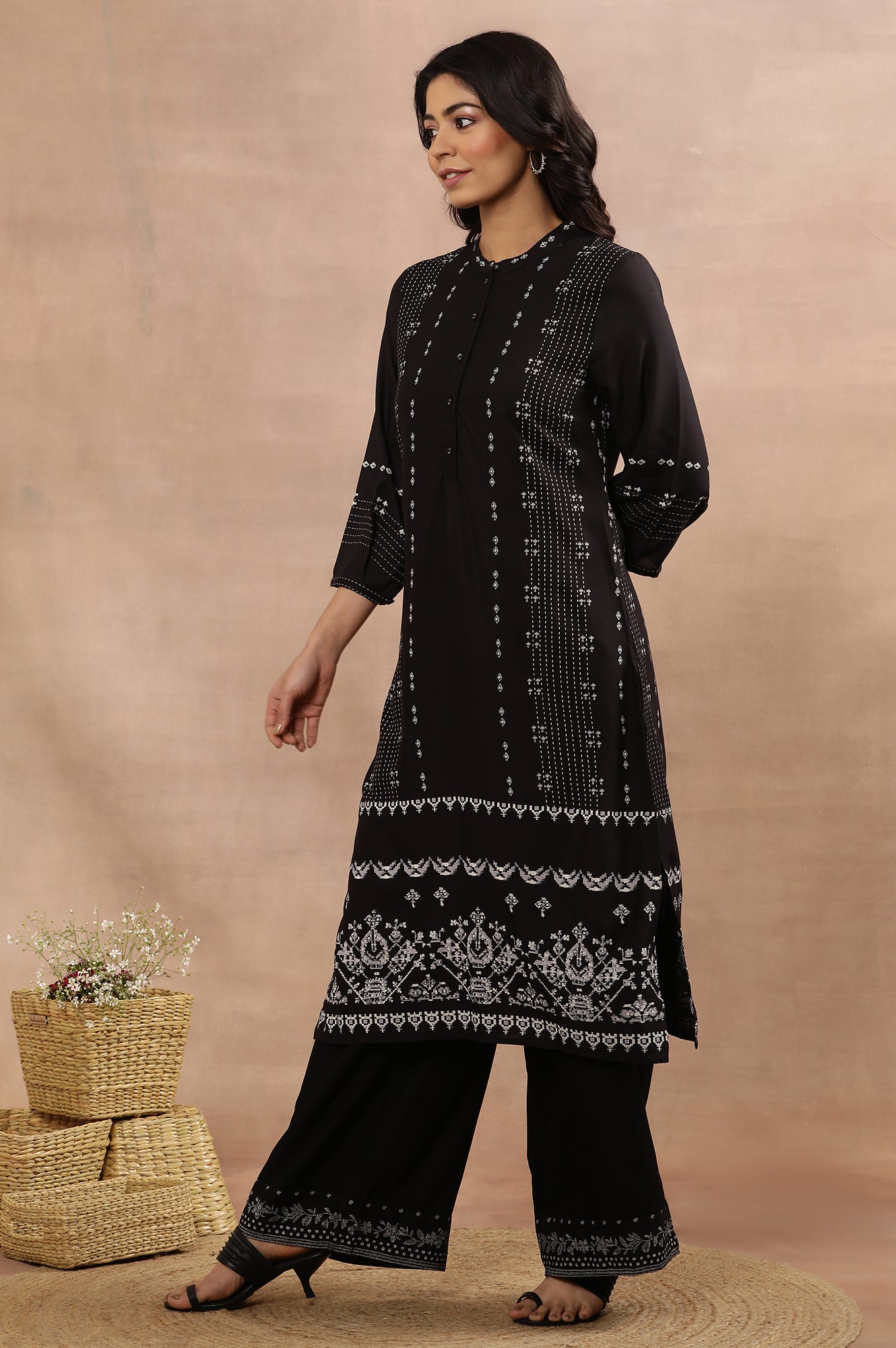 Black Printed Kurta And Parallel Pats Set