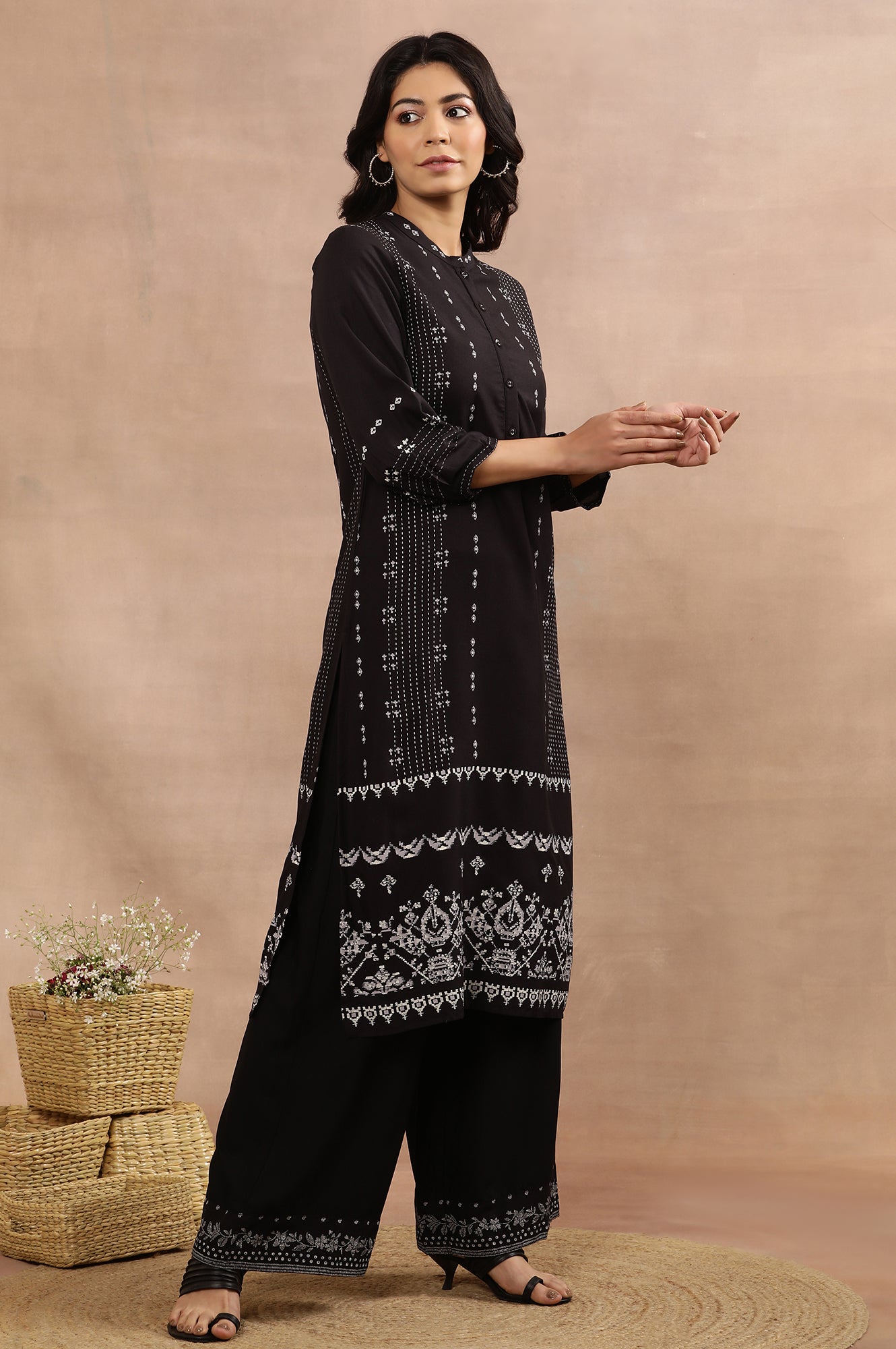 Black Printed Kurta And Parallel Pats Set