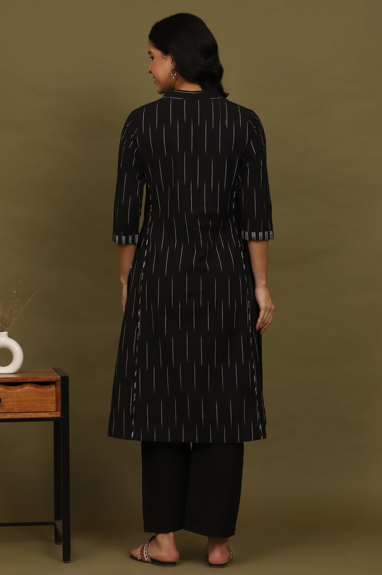 Black Yarn Dyed Floral Embroidered Pure Cotton Straight Kurta