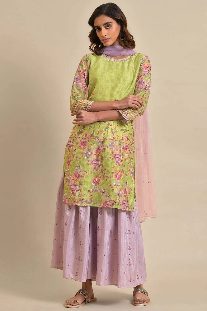 Beautiful floral printer kurta and sharara set. You can wear this on festive celebrations and weddings.
